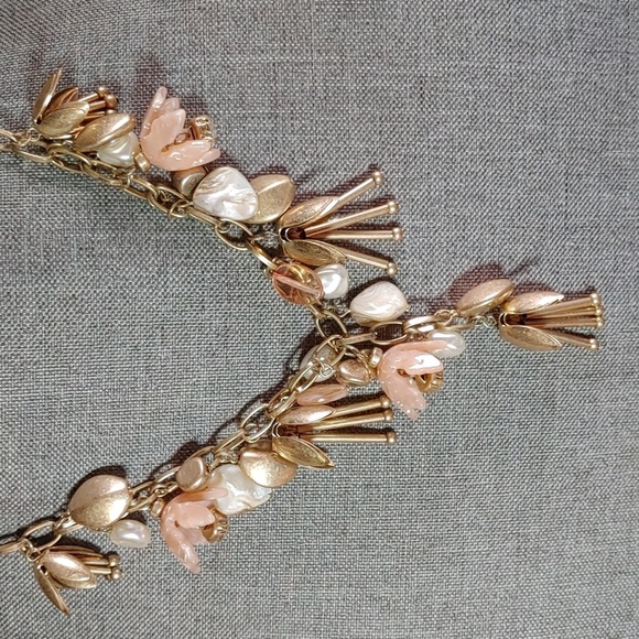 NWT Melanie Lyne Floral Statement Necklace - Picture 2 of 9